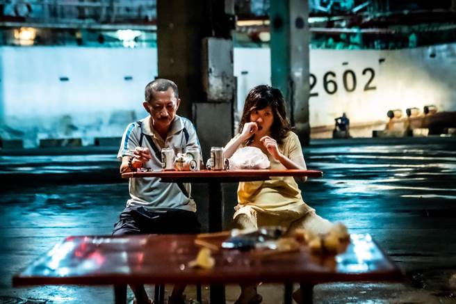 短片《猫与苍蝇》由庄益增（左）和潘之敏主演。（百景映画有限公司提供）