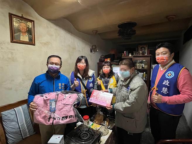 单亲妈腿断经济陷困境，公所协助帮忙（淡水区公所提供／戴上容新北传真）