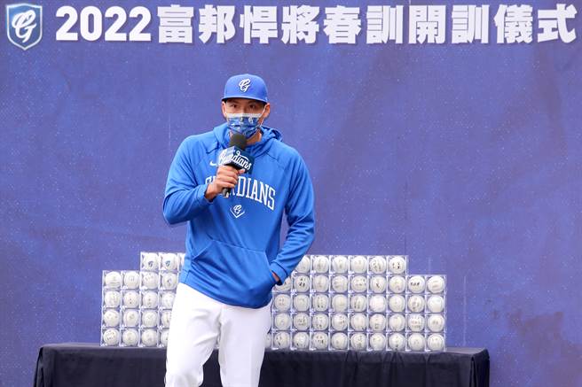 中华职棒富邦悍将队24日开训，今年球季的队长仍由外野手林哲瑄担任。（黄世麒摄）