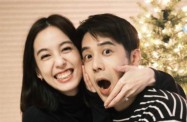 陳庭妮日前曬貼臉照公布戀情，胡宇威更開心宣布求婚成功。（圖／取材自陳庭妮 Annie Chen Official臉書）