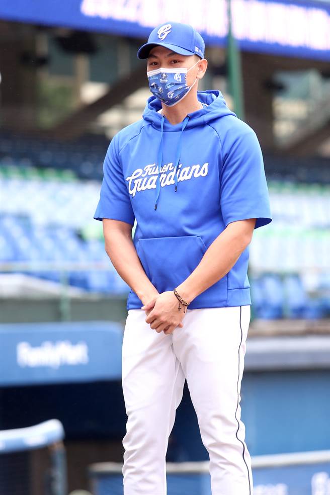 中华职棒富邦悍将队24日开训，投手江少庆以「健康」作为新球季的目标。（黄世麒摄）