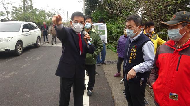外埔區水美路285巷及山美路排水不良，每逢大雨必成災，市議員吳敏濟今日前往會勘。（市議員吳敏濟提供／陳淑娥台中傳真）