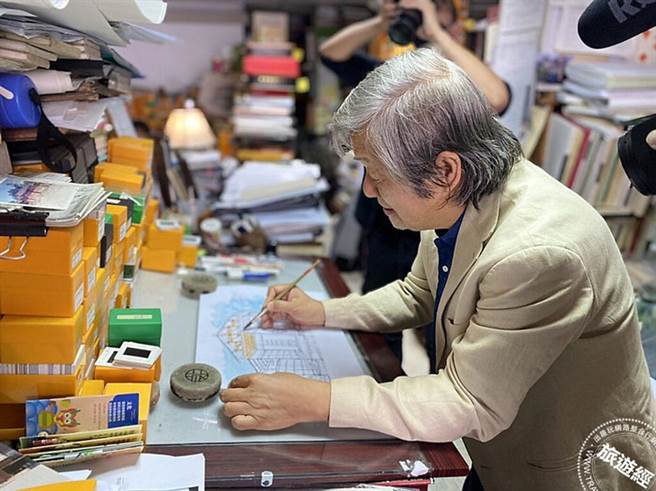 古蹟学者兼建筑画家-李乾朗教授为特展绘制手稿