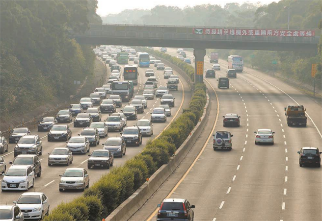 年初四国道车流，预估将以北上为主。（资料照）