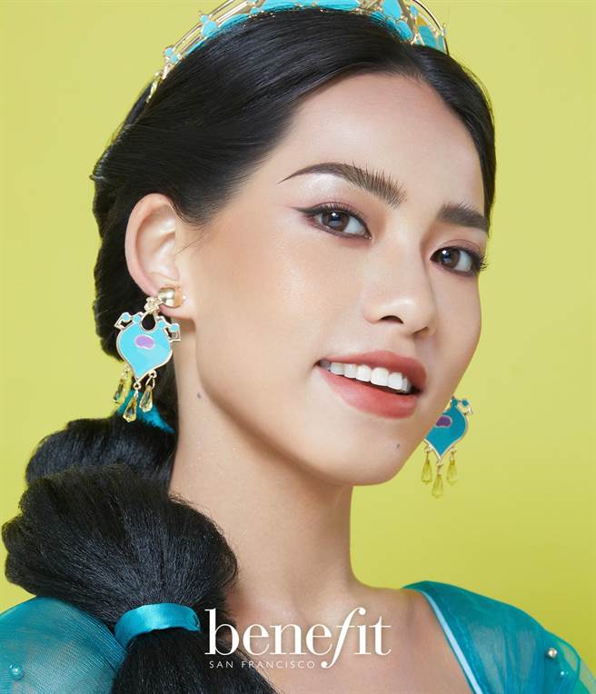 2022 benefit福虎生风开运修眉。（ benefit提供） 