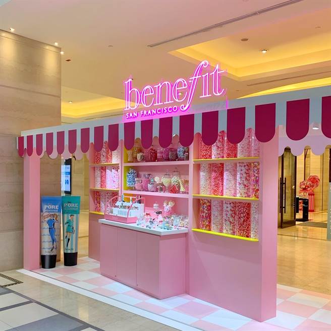  benefit统一时代快闪店。（ benefit提供）