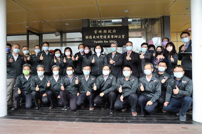 雲林縣政府「因應氣候變遷專案辦公室」揭牌，積極推動淨零轉型與減碳作為。（張朝欣攝）