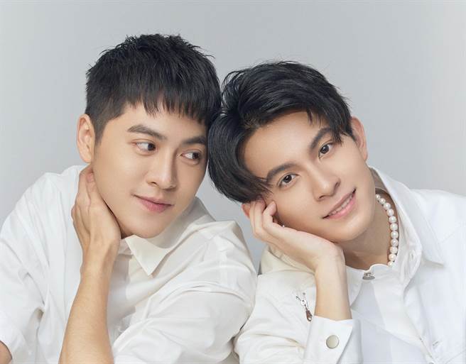 林晖闵（右）与黄新皓合作《基因决定我爱你》。（达腾娱乐提供）