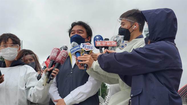 前进指挥所指挥官王必胜指出，理论上今确诊数不会太多，但25日针对加值园区相关公司二採，预期会有不少人确诊，「一定会有阴转阳的状况！」(蔡依珍摄)