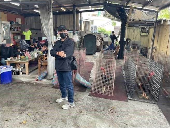 屏东警方加强赌场查缉，一举查获斗鸡赌场。(警方提供)