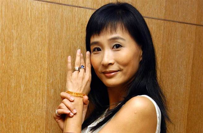 馬妞在遊覽車叫賣遭男乘客伸出鹹豬手。（中時資料照）