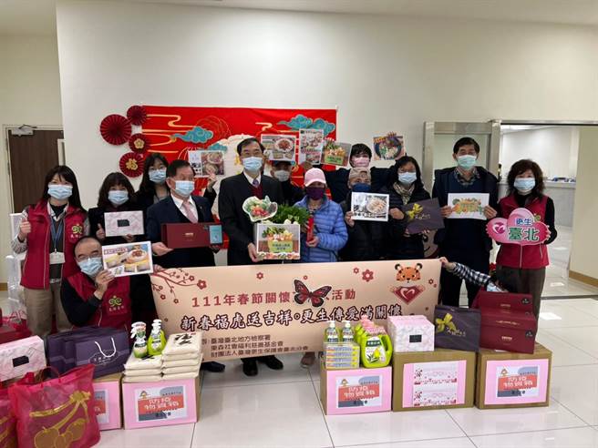 更生保护会台北分会在台北地检察署第三办公室由台北地检署林邦梁检察长等人共同举办春节关怀更生人活动，让清寒有需协助的更生家庭，在冷飕飕的春节假期也能感受社会温暖。台北分会提供