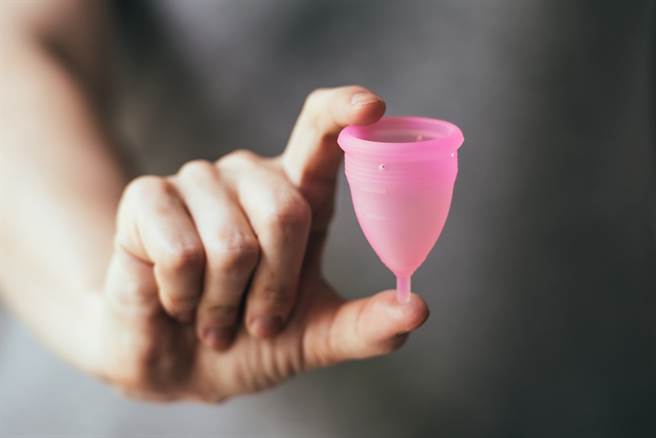 女性生理用品「月亮杯」。（示意圖，達志影像/shutterstock）