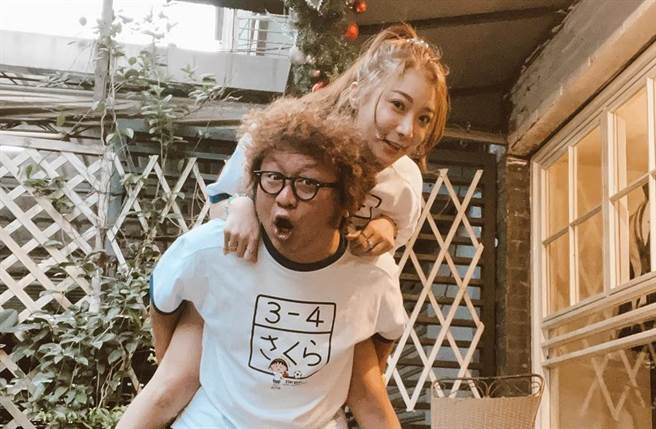 纳豆和依依感情稳定，已交往4年多。（图／翻摄自依依脸书）