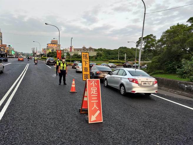 桃警今晚起加强执法，锁定酒驾、闯红灯和超速。(警方提供／蔡依珍桃园传真)