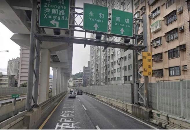 为提升臺64线之行车安全，于臺64线东向(往新店方向)25.2k至28.2k、西向(往板桥方向)28.2k至26.6k，恢復区间测速系统，预计于今（24日）起恢復测速执法。（中和警分局提供）