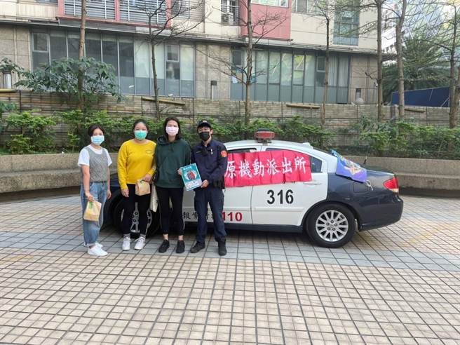 农历春节即将到来，新北市中和警分局设置「机动派出所」。（中和警分局提供）