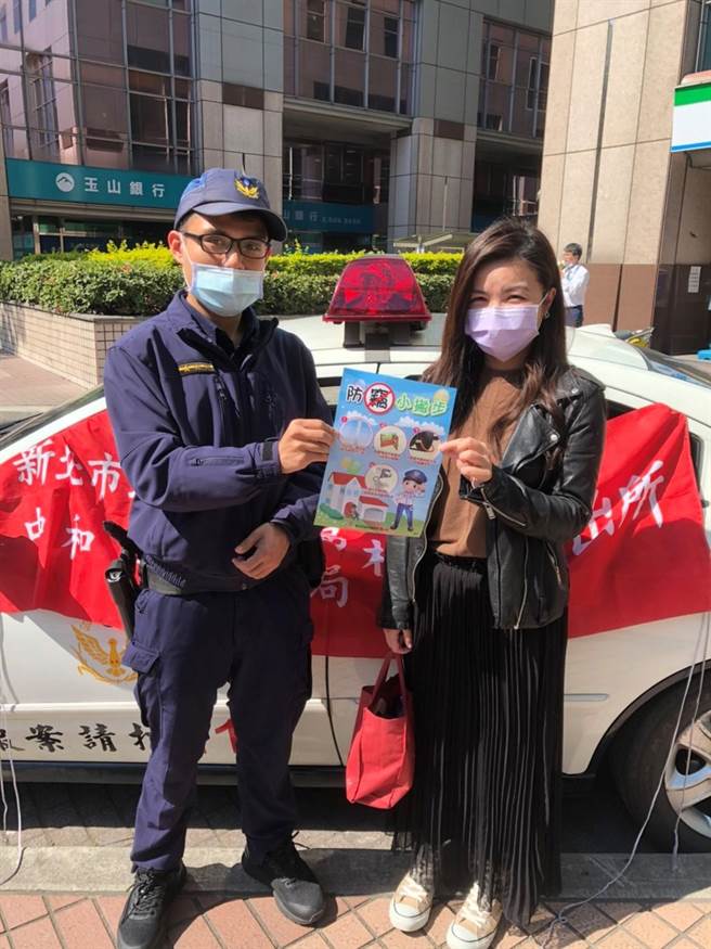 农历春节即将到来，新北市中和警分局设置「机动派出所」。（中和警分局提供）