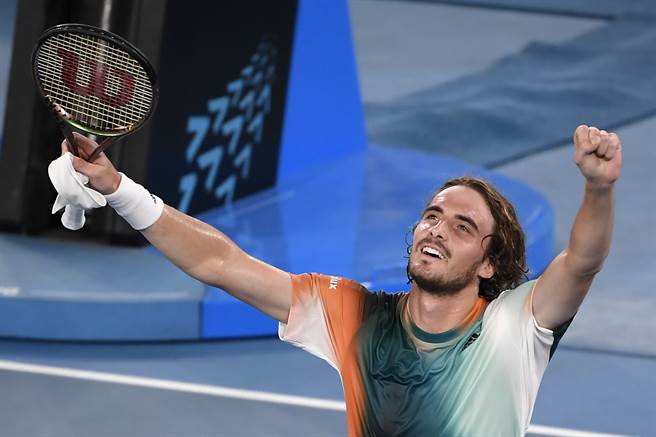 西西帕斯克服難關，晉級到澳網8強。(美聯社)