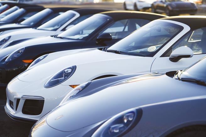 福斯旗下豪华车厂牌保时捷去年全球销量301,915辆，年增11％，在欧美及中国市场皆有成长。图／美联社