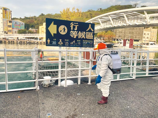 国内新冠肺炎疫情延烧南台湾，高雄23日再暴增15例本土确诊个案，高市府紧急针对相关足迹清消。（高市环保局提供／洪浩轩高雄传真）