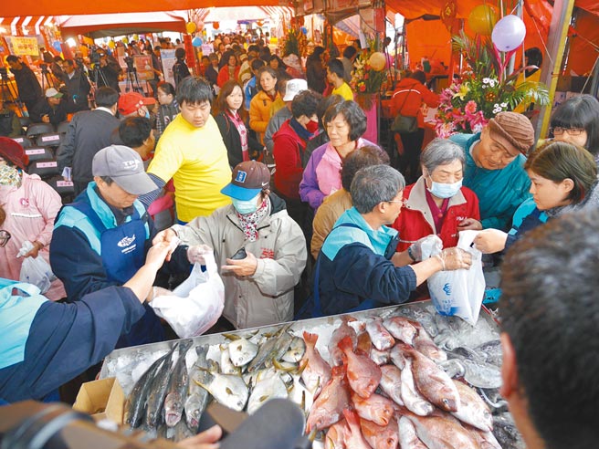 因应农历新年将届，鱼货需求量大增，农委会渔业署表示，春节前5日将加强调配13处消费地批发鱼市场增加10％以上鱼货，确保渔产品供应充裕。图为示意图。（本报资料照片）