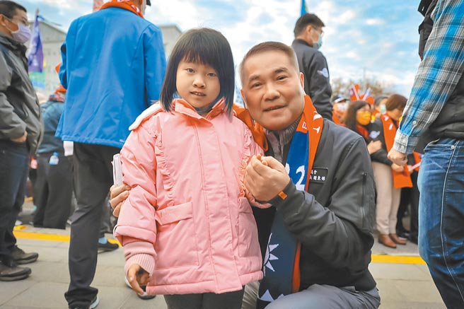 苗栗县议长锺东锦（右）是国民党下届参选县长热门人选之一。（锺东锦服务团队提供／李京升苗栗传真）