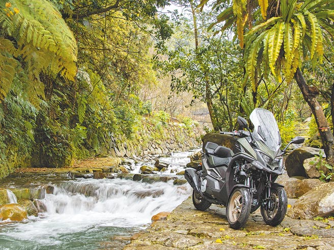 KYMCO CV3有墨石绿（见图）、雪峰银、黯夜黑等3色选择，售价42万8000元，全球首购价38万8000元，1月31日前预购，交车再送安驾训练课程。（陈大任摄）