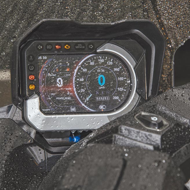 6吋TFT彩色仪表。（陈大任摄）