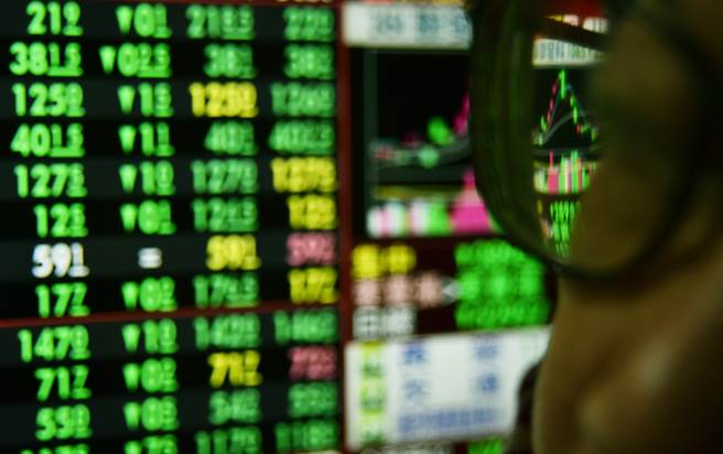 专家认为美台股市大跌，已反映美国联准会提早于第一季升息的利空。（示意图／报系资料照）