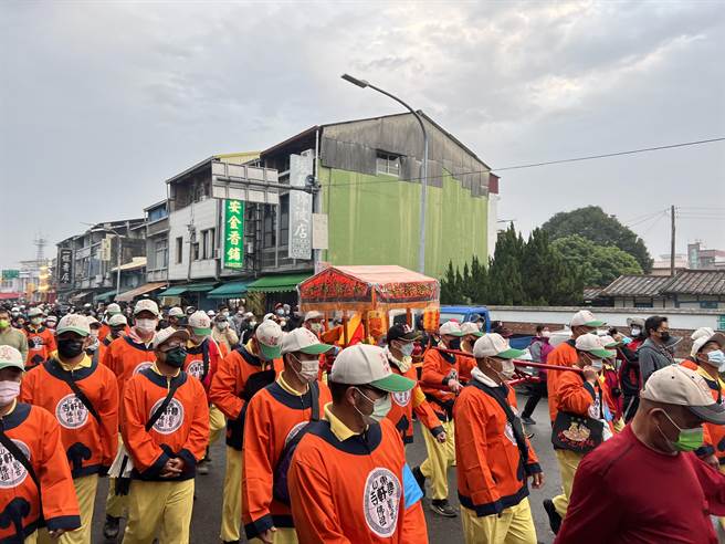 以往送駕儀式，總會吸引大批信眾隨香，「躦轎腳」的人龍可達300公尺，但因應防疫，今年廟方均未開放。（張毓翎攝）