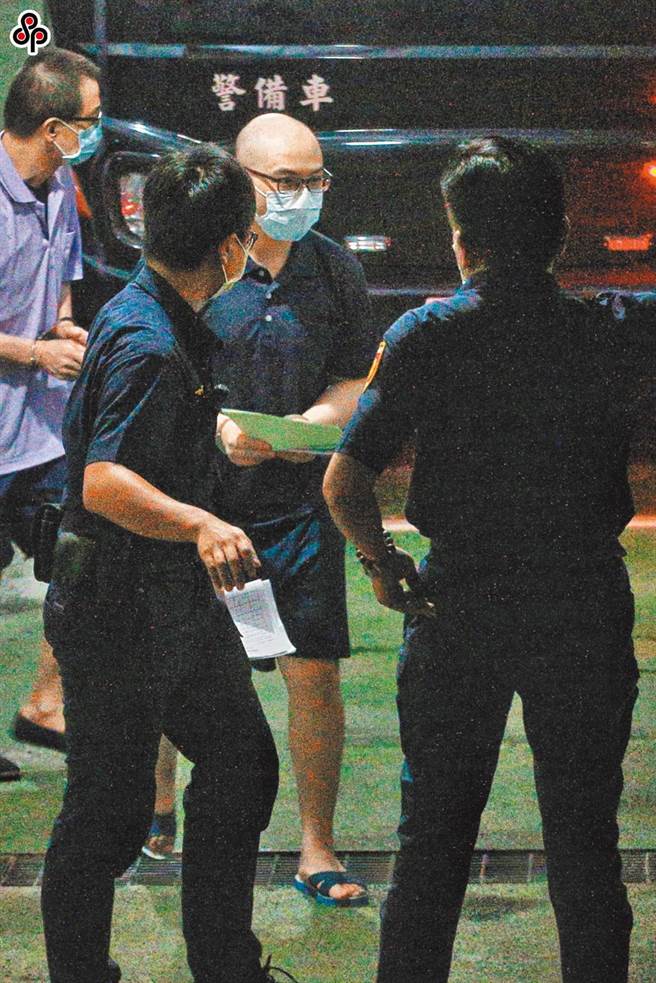 民进党台北市党部前评委召集人赵映光的儿子赵介佑（中）。（本报资料照片）