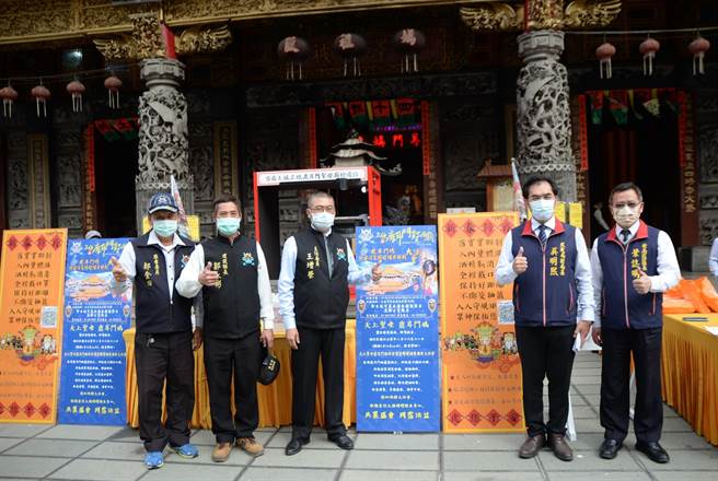 正統鹿耳門聖母廟宣布迓春牛、國際高空煙火、炸蜂炮延期舉行。（曹婷婷攝）