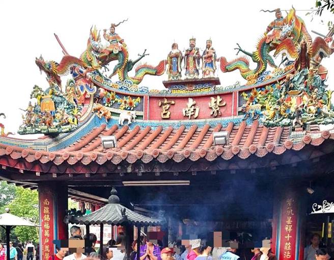 虎哩发大财！3大财神庙领钱母攻略　避免排队群聚线上也能领。(图/卢金足摄)