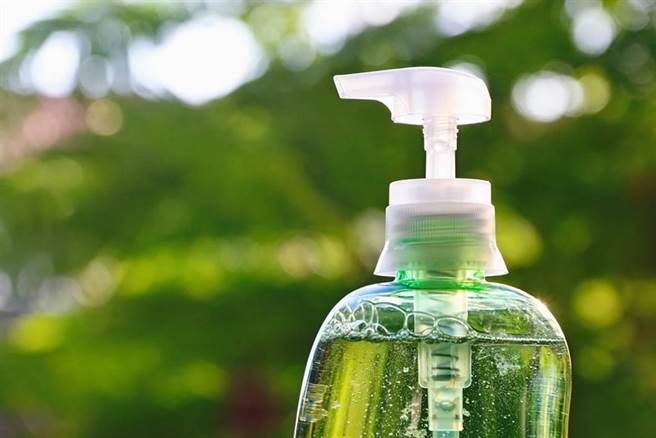 男童误喝清洁剂，食道仍仅约仅剩约0.3公分宽，目前只能吃布丁或流质的食物，未来还要经过多少次食道扩张术，但已不可能恢復原本正常人的口径。图为示意图。（达志影像）