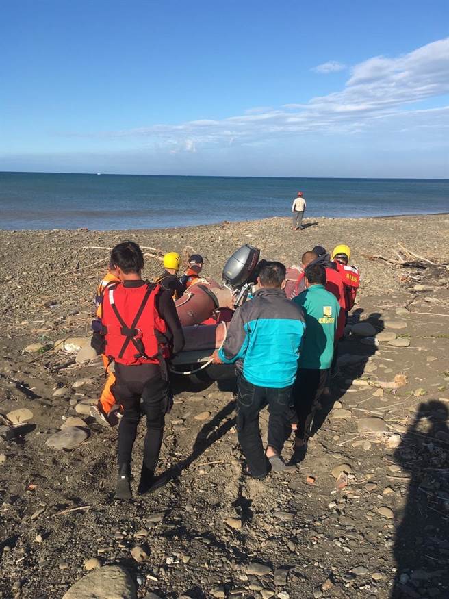 屏東楓港漁民出海捕鰻魚失蹤，海空搜救中。（翻攝畫面／謝佳潾屏東傳真）