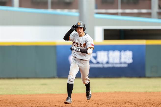 文化大学杨祥禾替补上阵敲出致胜3分炮。（大专体总提供）