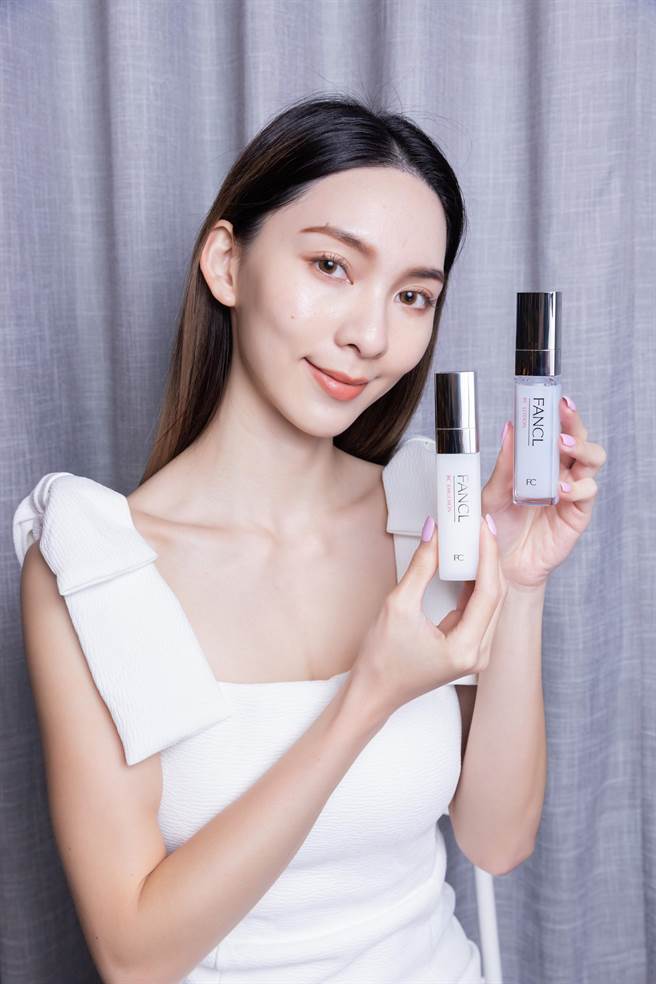 FANCL逆龄赋活肌底液＋乳液，模特儿情境图。（FANCL提供） 