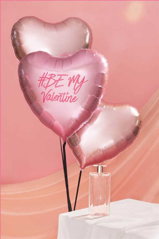 0212限定购买兰蔻唯我香水50ml以上即赠「爱心气球鲜花礼」情境图。（兰蔻提供） 