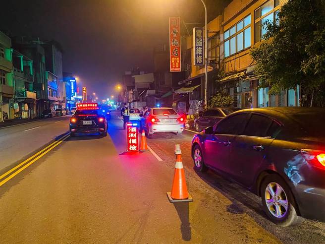苗栗县警察局连日扩大临检，近一周取缔44件酒驾。（翻摄照片／李京升苗栗传真）