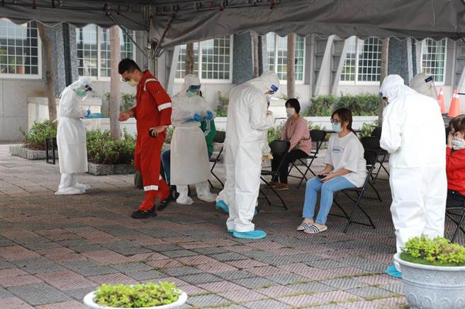 高雄學測1名考生24日確診，36名同試場考生及相關接觸人員經採檢後都是陰性。（非當事人，高市衛生局提供／袁庭堯高雄傳真）