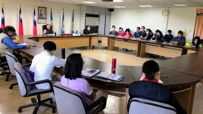 因應Omicron疫情，台北榮家召開安全維護會議應變防疫。（台北榮家提供）