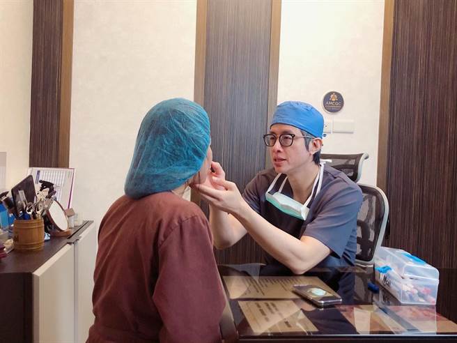 邱浚彦是国内整鼻权威。(戴志扬翻摄)