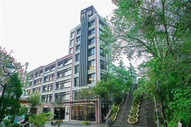 （力丽哲园月潭馆以原创风格，展现伊达邵少数民族特有图腾特色。图／力丽观光提供）