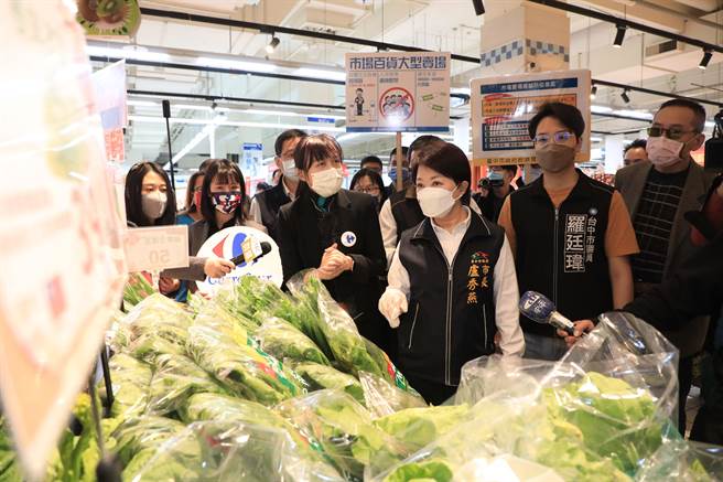 卢秀燕说，各批发市场也灵活调配供应量，力求过年期间农产品价格维持合理稳定。（陈世宗摄）