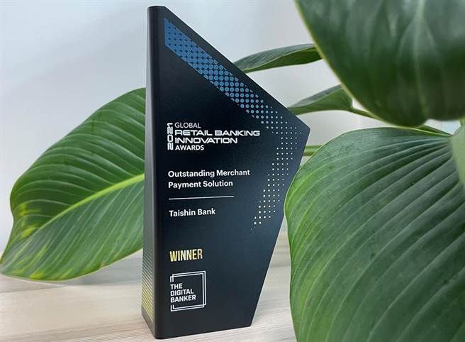 （台新銀行「台新手付」APP，提供店家使用原有裝置設備的手機、平板，就可向消費者進行收款。創新服務榮獲數位銀行家（The Digital Banker）頒發最佳商戶收款解決方案獎（Winner：Outstanding Merchant Payment Solution）等海內外大獎肯定。圖／台新銀行提供）