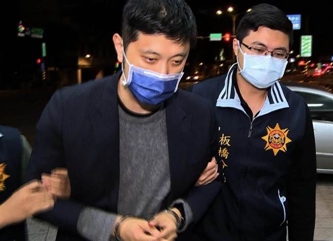 新北地檢署25日依8大罪狀將林秉樞起訴。圖為林秉樞遭警方拘提回局內。（中時資料照）