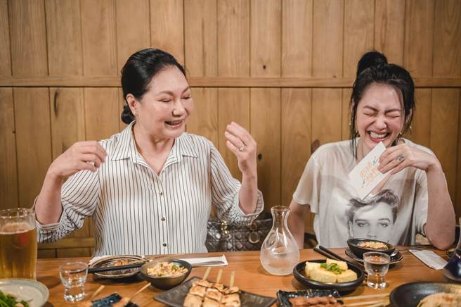 小S与徐妈妈对话过程爆笑火花不断。（CATCHPLAY＋提供）