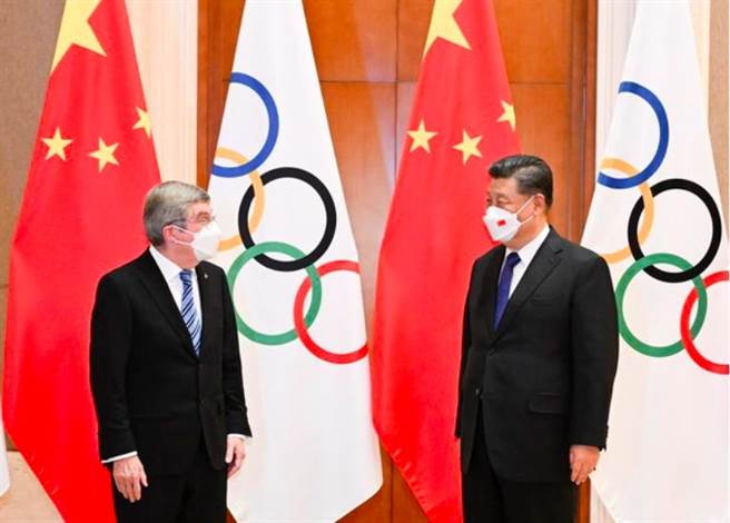 中国国家主席习近平在北京钓鱼台国宾馆会见国际奥委会主席巴赫。（中国外交部官网）