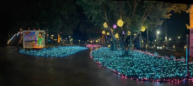 員林燈會活動今年擴大辦理規模，首度將主燈區移至百果山遊樂區，晚間首度試燈，燈區燈景布置令人驚豔。（員林市公所提供／謝瓊雲彰化傳真）